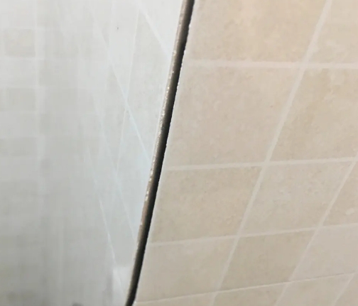 清河门瓷砖空鼓维修公司分享阳台瓷砖脱落的修复过程可以分为以下几个步骤