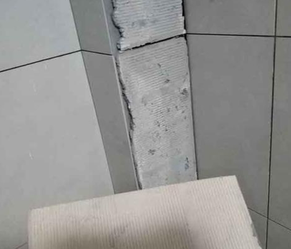 清河门瓷砖空鼓维修公司分享下厨房瓷砖脱落的补救措施。
